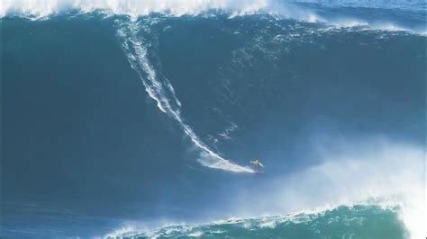 Garrett McNamara's World Record Wave at Nazaré - YouTube