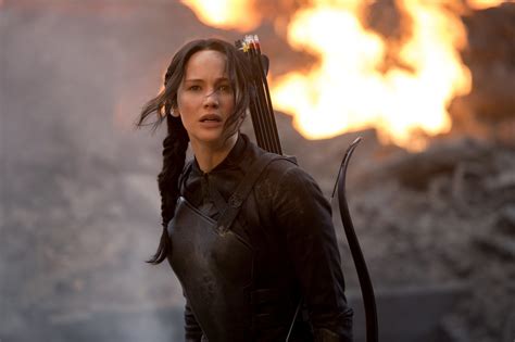 Review: 'The Hunger Games: Mockingjay, Part 1' - Chicago Tribune