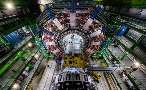 Higgs boson, top quarks linked in milestone collider discovery