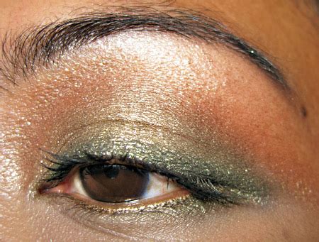 MAC Golden Olive Pigment Tutorial: A Green Eye for St. Patrick's Day - Makeup and Beauty Blog