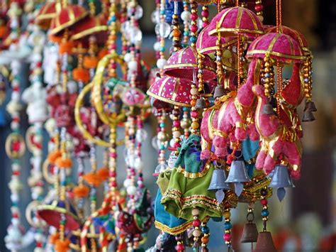 Top 5 Street Shopping Places of India