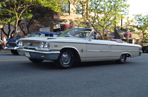 Perfect setup on this '63 Ford Galaxie convertible