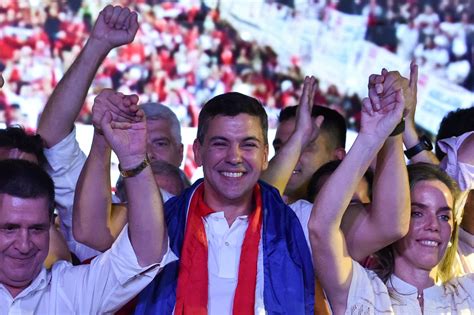 Santiago Peña, candidat conservateur, est élu président du Paraguay