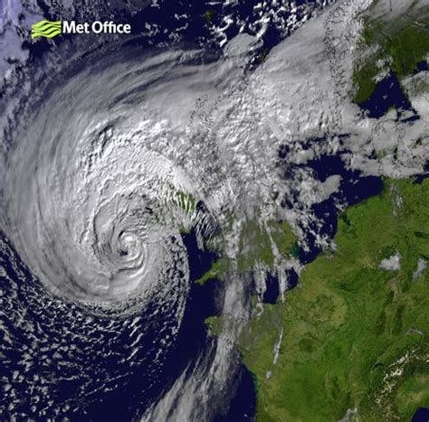 Why (ex)Hurricane Ophelia took a wrong turn towards Ireland and Britain – and carried all that dust