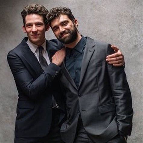 Alec Secareanu (@AlecSecareanu) / Twitter | Studio family portraits, Josh o’connor, Mens ...