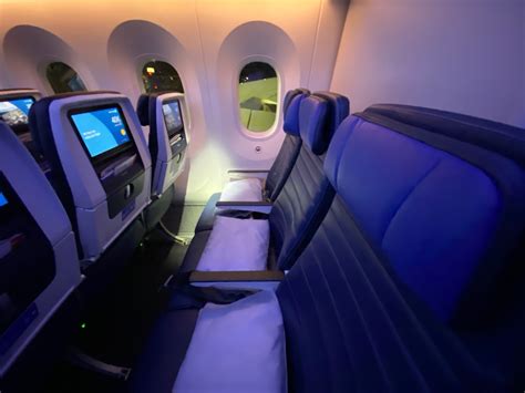 Review: United Airlines 787-10 Economy Class - Live and Let's Fly