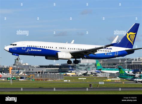 Ryanair Boeing 737-800 with dreamliner livery Stock Photo - Alamy