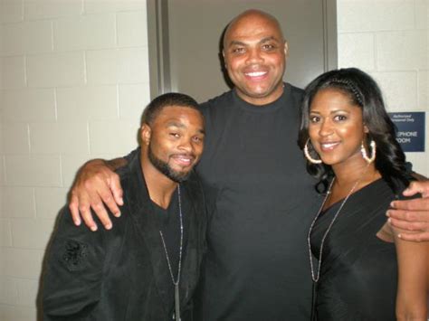 Photo: Sir Charles Barkley enjoyed UFC 136 - Cagewriter - Mixed Martial Arts Blog - Yahoo! Sports