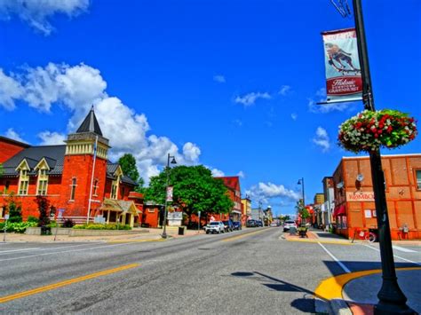 15+ Great Things to do in Gravenhurst: Guide to the Gateway to Muskoka