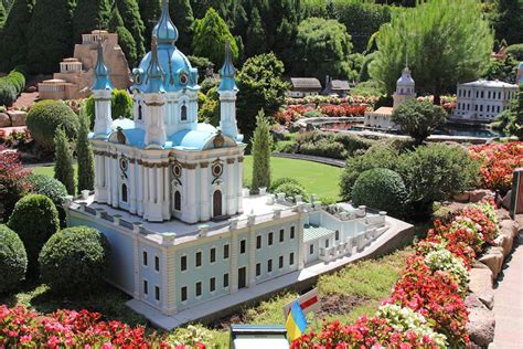 Cockington Green Gardens: The story behind the miniature creations park in Canberra - ABC News