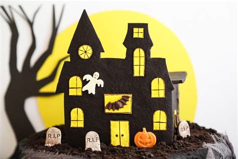 The Creative Ways to make DIY Haunted House Crafts for Kids | KnowInsiders