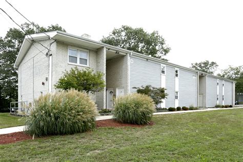 Silver Ridge Apartments in Toms River, NJ | ApartmentHomeLiving.com