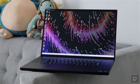 Razer Blade 18 review: Overpowered and oversized | Engadget