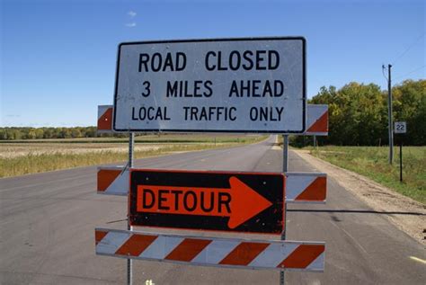 Road Closed Detour Sign pictures, free use image, 41-15-13 by FreeFoto.com