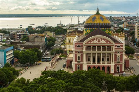 Manaos, Brasil es inagotable y difícil de abarcar, lleno de enormes ...