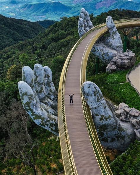 Cầu Vàng wins top prize at online photo contest