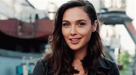 Gal Gadot Talk GIF - Gal Gadot Talk - Discover & Share GIFs