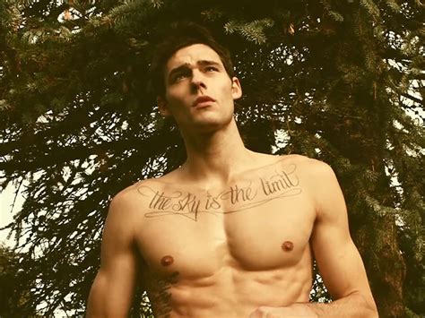 Who’s That Shirtless Male Model in the ‘Call Me Maybe’ Music Video? – Hunk of the Day