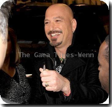 Howie Mandel | Howie mandel, Bald men, Left handed