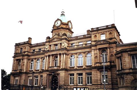 Burnley Town Hall © nick macneill cc-by-sa/2.0 :: Geograph Britain and Ireland