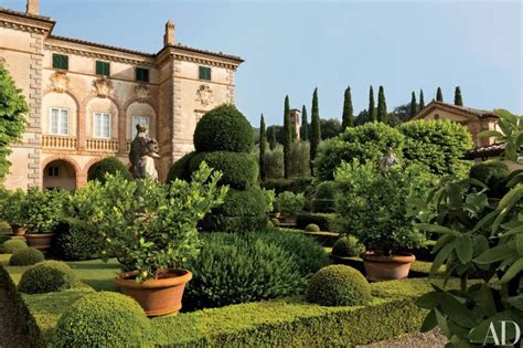 52 Beautifully Landscaped Home Gardens | Architectural Digest | Tuscan ...