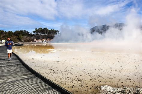 Wai-O-Tapu Thermal Wonderland: Footpath to the Champagne Pool