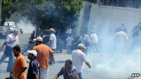 Tunisia protests: Boy shot dead in Sidi Bouzid - BBC News