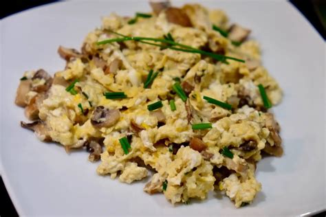 Huevos revueltos con hongo portobello de 246 Kcal - Receta fácil en la ...