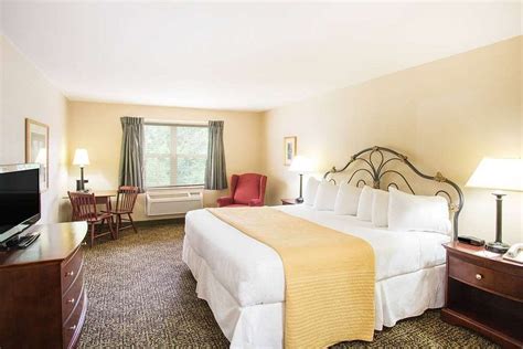 WYNDHAM GARDEN GALENA HOTEL & DAY SPA $71 ($̶1̶0̶4̶) - Updated 2023 ...