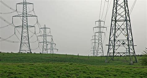 Electricity Pylons © Mr T :: Geograph Britain and Ireland