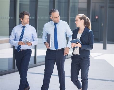 5 Benefits of Walking Meetings | Avyukt Healthcare