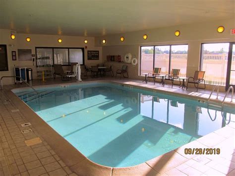 Hampton Inn Mt. Pleasant Pool: Pictures & Reviews - Tripadvisor