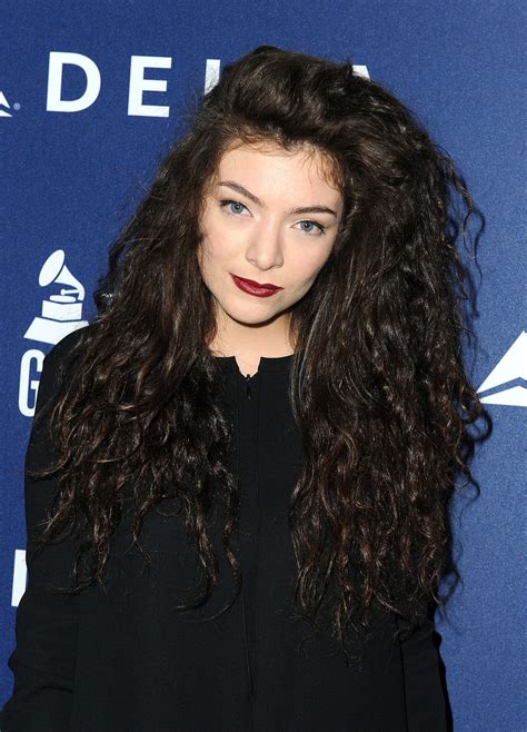 Lorde | Lorde hair, Natural curls hairstyles, Hair