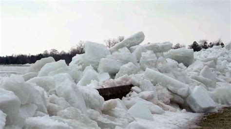 Impressive ICE TSUNAMI video shows huge chunks of ice tumbling over a retaining wall alongside ...