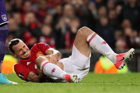 Zlatan Ibrahimovic injury revealed: Manchester United striker set for ...