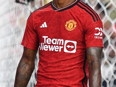 Man Utd agree record £900 million adidas kit deal | The Independent