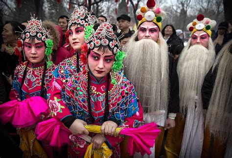 Chinese New Year: Fireworks and dragon dances at Spring Festival temple ...