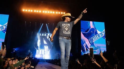 Jason Aldean's song "Try That in a Small Town" hits No. 1