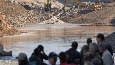 Largest dam removal project in US: Klamath River flows freely