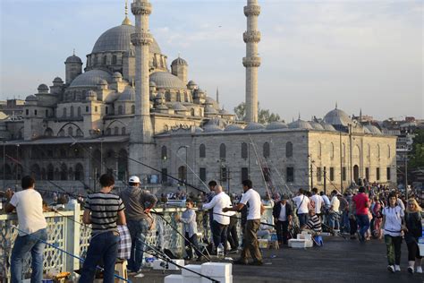 Galata Bridge - Fishermen (2) | Istanbul | Pictures | Turkey in Global-Geography