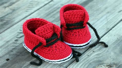 Crochet Baby Shoes Tutorial For Newborn ᴴᴰ - YouTube