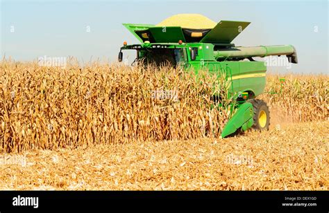 A John Deere combine harvest corn Stock Photo: 60808285 - Alamy