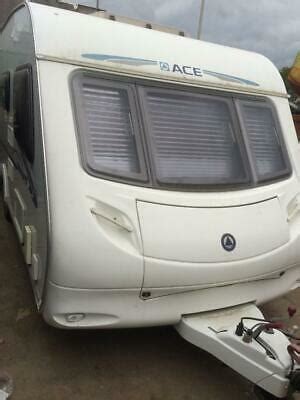 4 Berth Caravan Fixed Bed – Touring Caravan