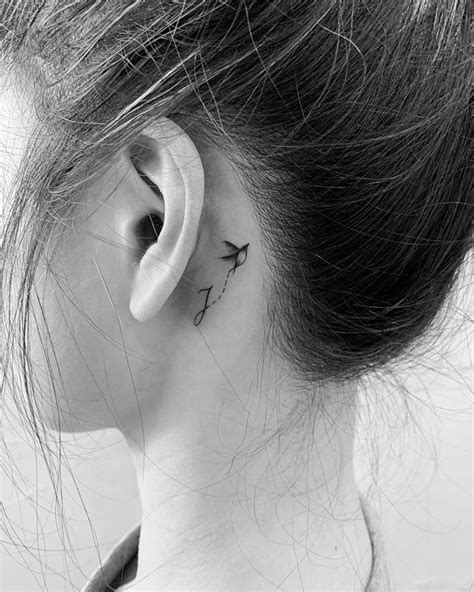 Tattoo derrière l'oreille - Plus de 70 idées de tatouages discrets # ...