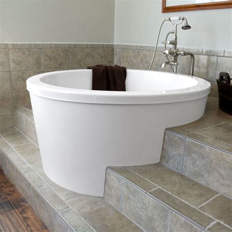 bathroom round white soaking tub - Google Search | Japanese bathroom ...