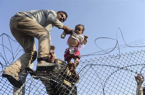 Powerful Images Show Syrians Fleeing Border Fighting Into Turkey | Time