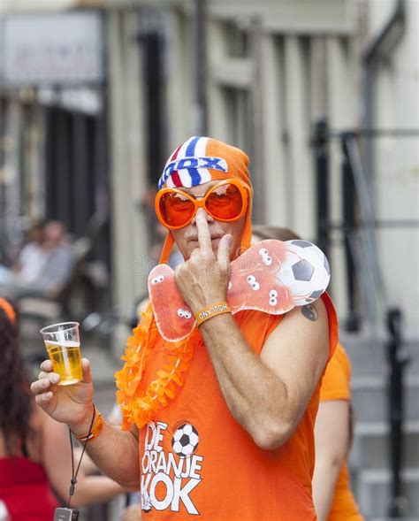 Netherlands Football Fans / FIFA World Cup: Dutch Fans Paint Brazil ...