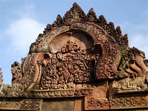 Asisbiz Banteay Srei Temple closeups of the innately carved sandstone ...