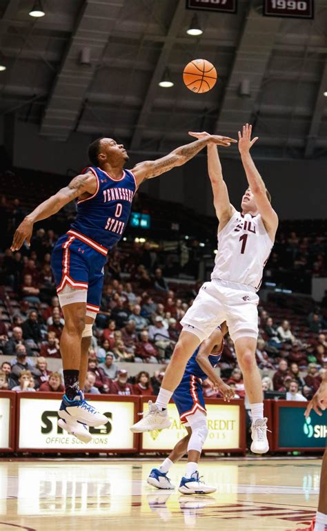 Domask leads SIU basketball to an impressive home win against Alcorn ...