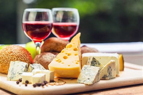 Wine and Cheese Party Pairings and Tips | Reader's Digest